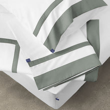 Load image into Gallery viewer, olive